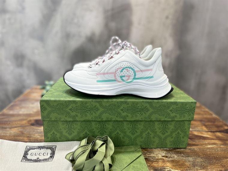 Gvc*1 RUN SIDE-STRIPE SNEAKERS   GCC097