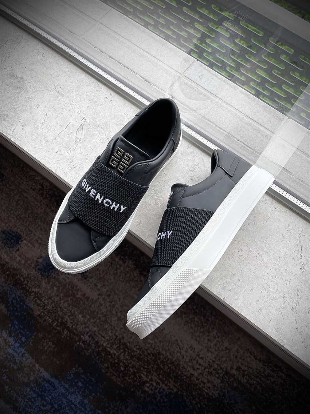 GIVENCHY SNEAKERS WITH ELASTIC BAND   GVC002