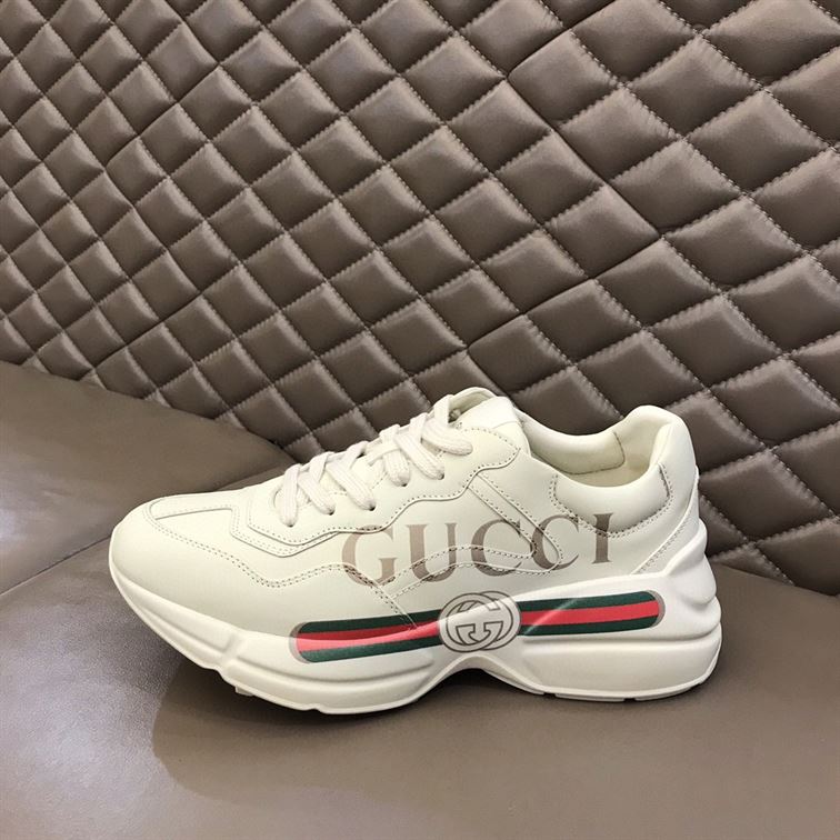 Gvc*1 WOMEN S RHYTON Gvc*1 LOGO LEATHER SNEAKER   GCC008
