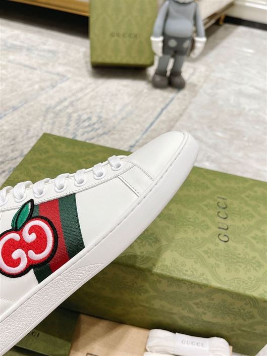Gvc*1 Dupes Shoes INTERLOCKING G SNEAKERS   GCC094