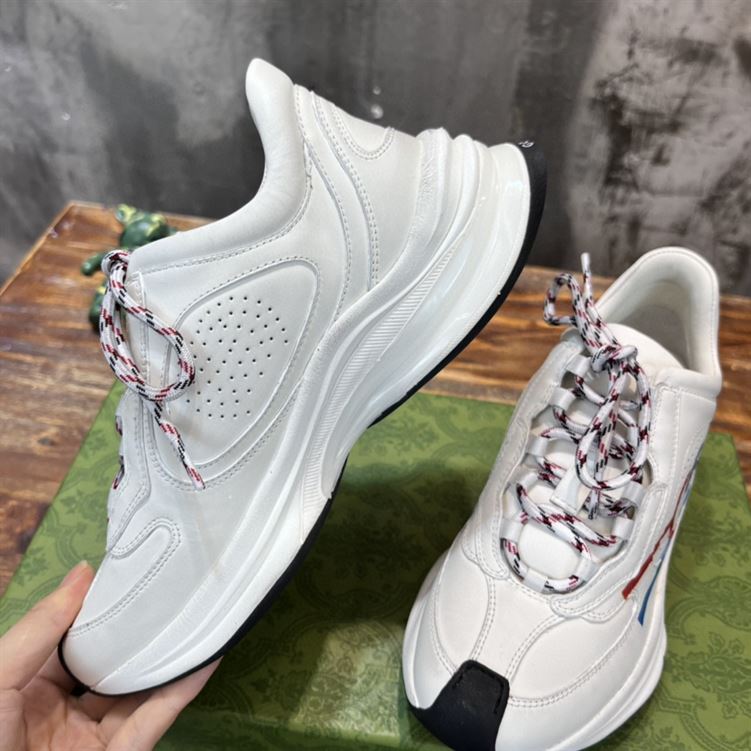 Gvc*1 RUN SIDE-STRIPE SNEAKERS   GCC096