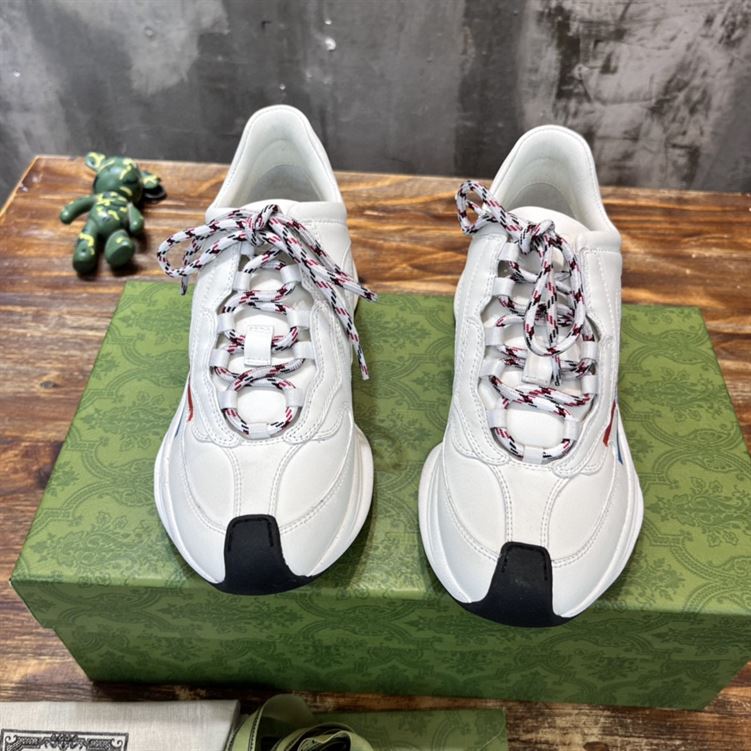 Gvc*1 RUN SIDE-STRIPE SNEAKERS   GCC096