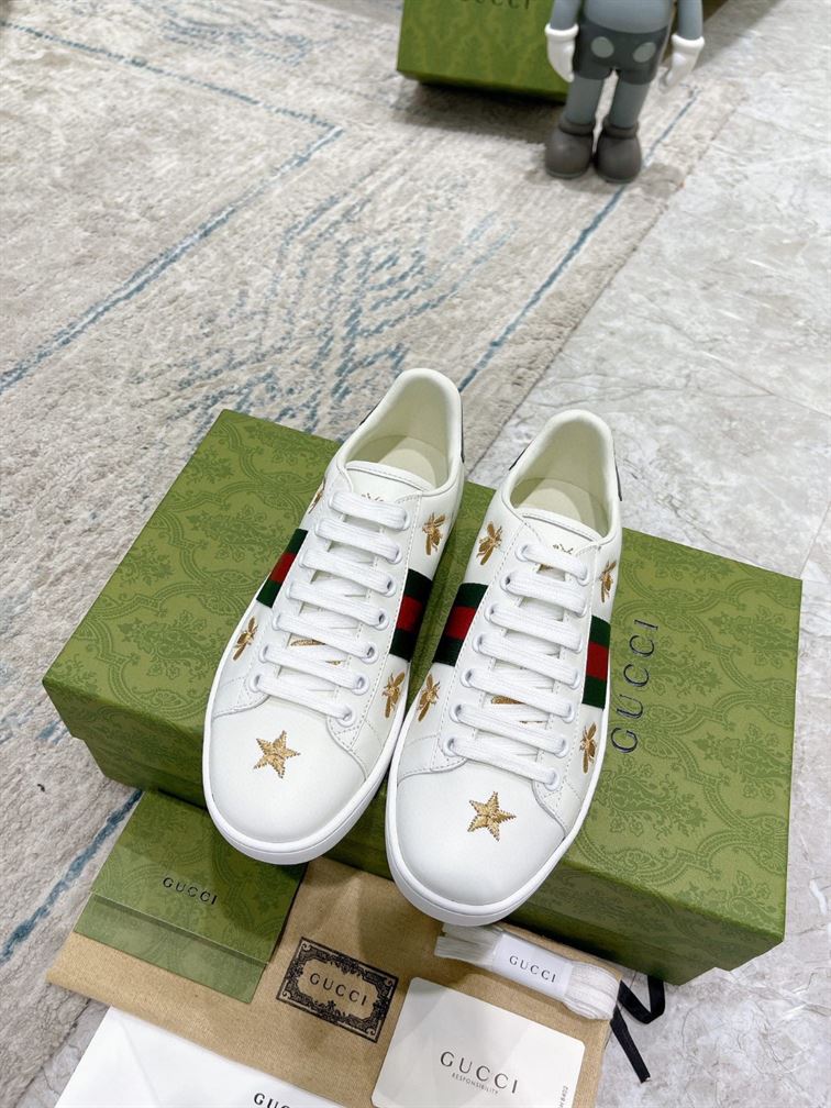 Gvc*1 Dupes Shoes ACE EMBROIDERED SNEAKER WITH BEES AND STARS   GCC090