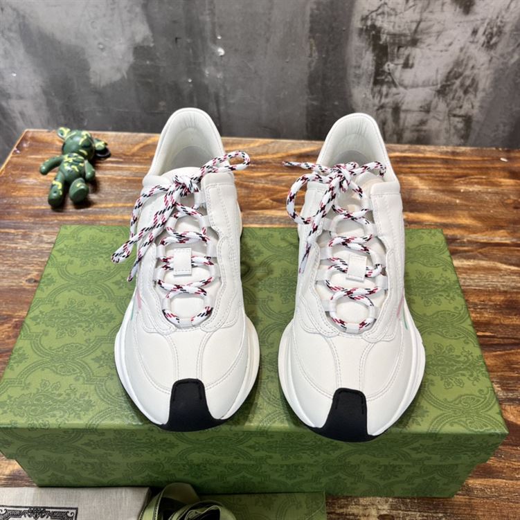 Gvc*1 RUN SIDE-STRIPE SNEAKERS   GCC097