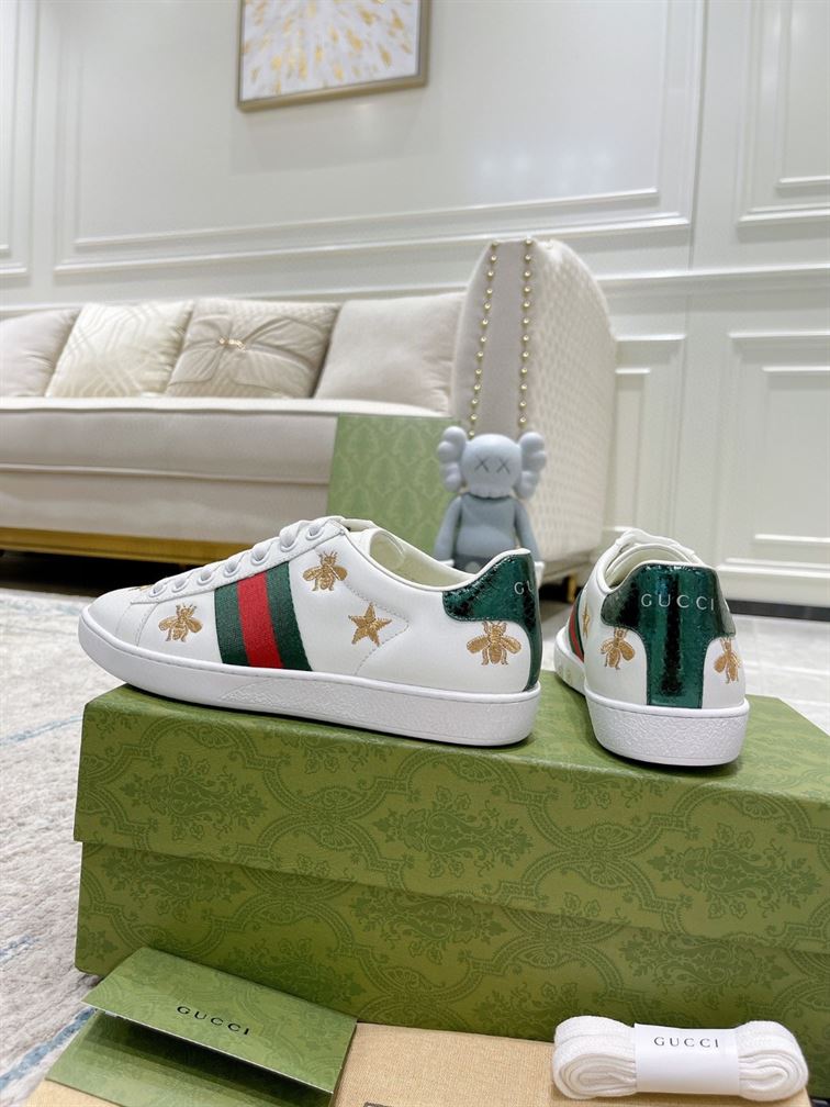 Gvc*1 Dupes Shoes ACE EMBROIDERED SNEAKER WITH BEES AND STARS   GCC090