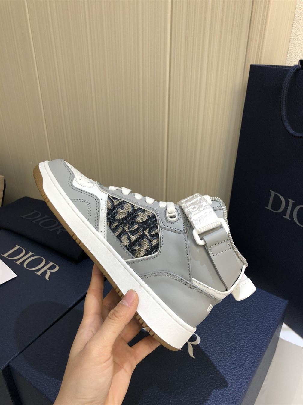 D10r B27 HIGH-TOP SNEAKER DO009
