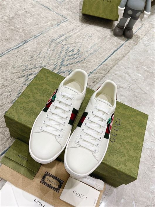 Gvc*1 Dupes Shoes INTERLOCKING G SNEAKERS   GCC094