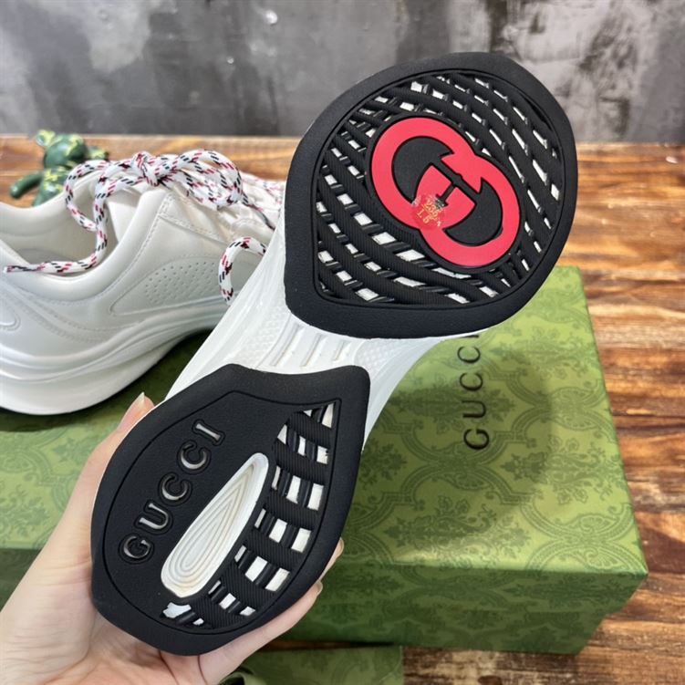 Gvc*1 RUN SIDE-STRIPE SNEAKERS   GCC097