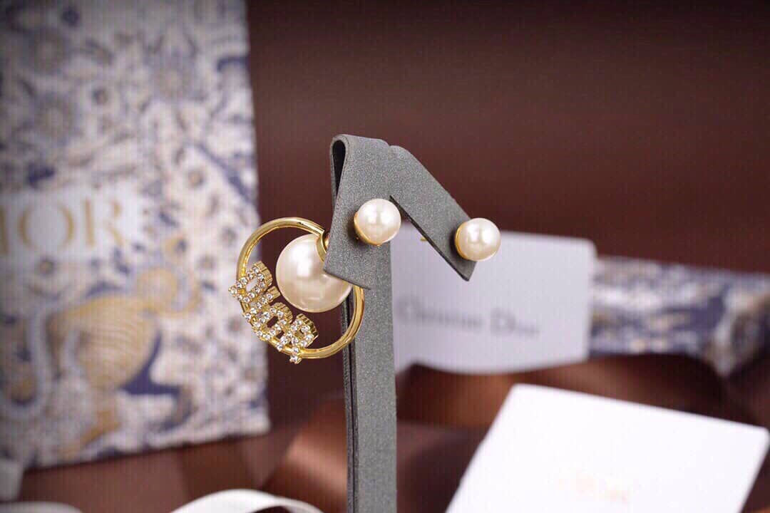 7 Star Chr1st1an D10r Earring