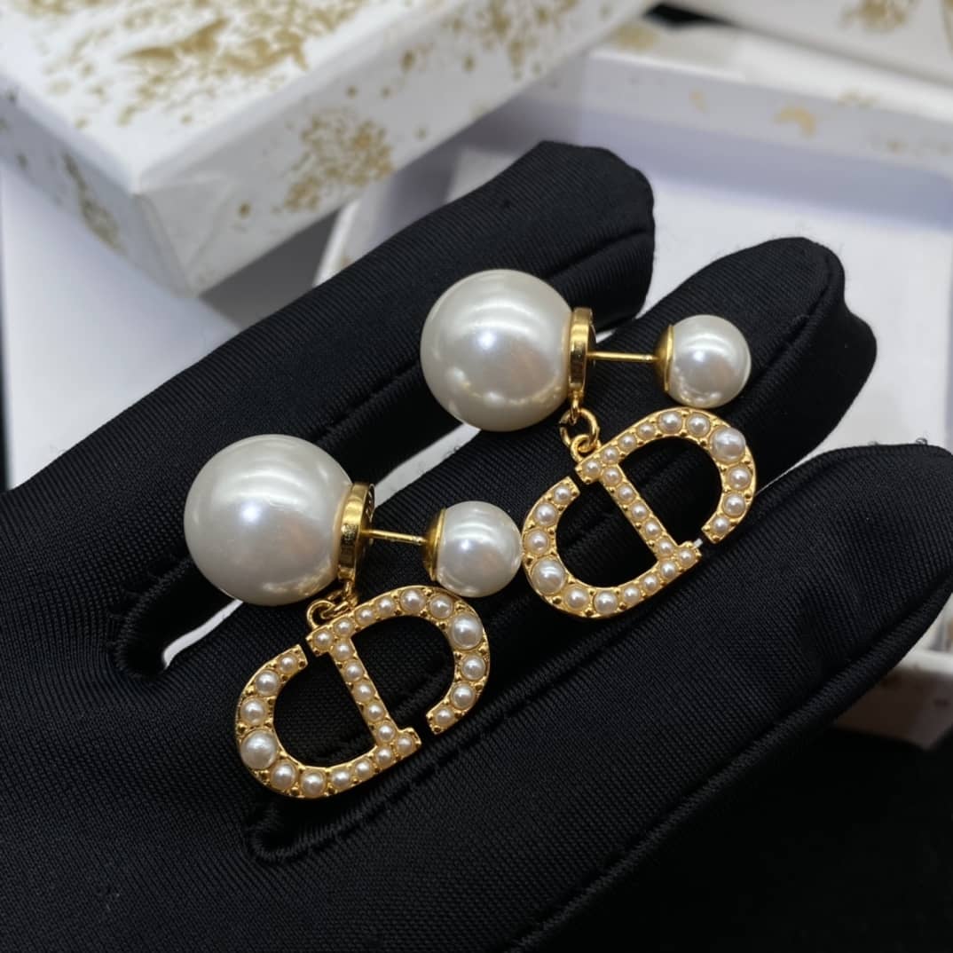 Wholesale Chr1st1an D10r Logo Earring