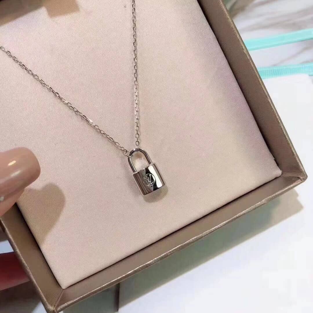 Wholesale L0vis Vvtt0n Logo Necklace
