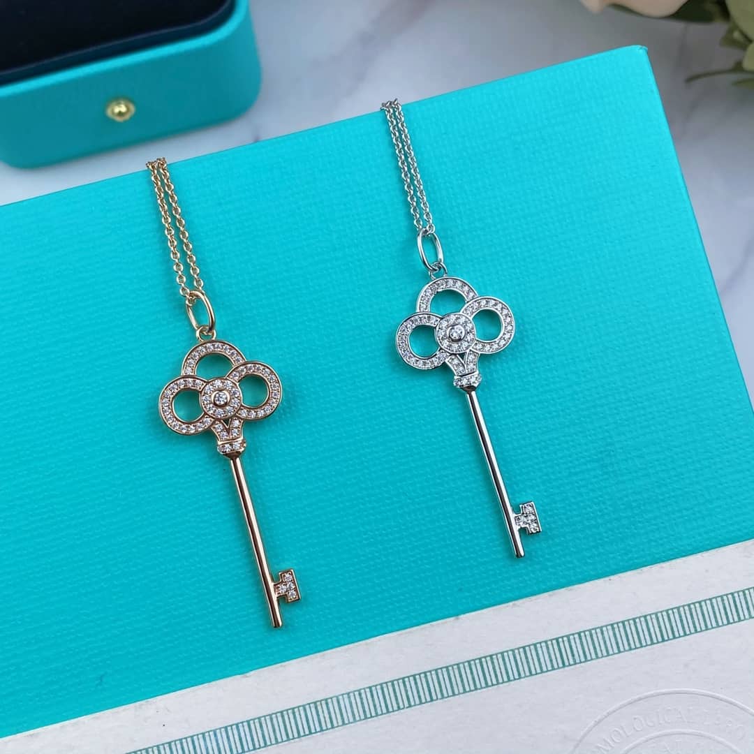 T*f*ny Necklace For Sale