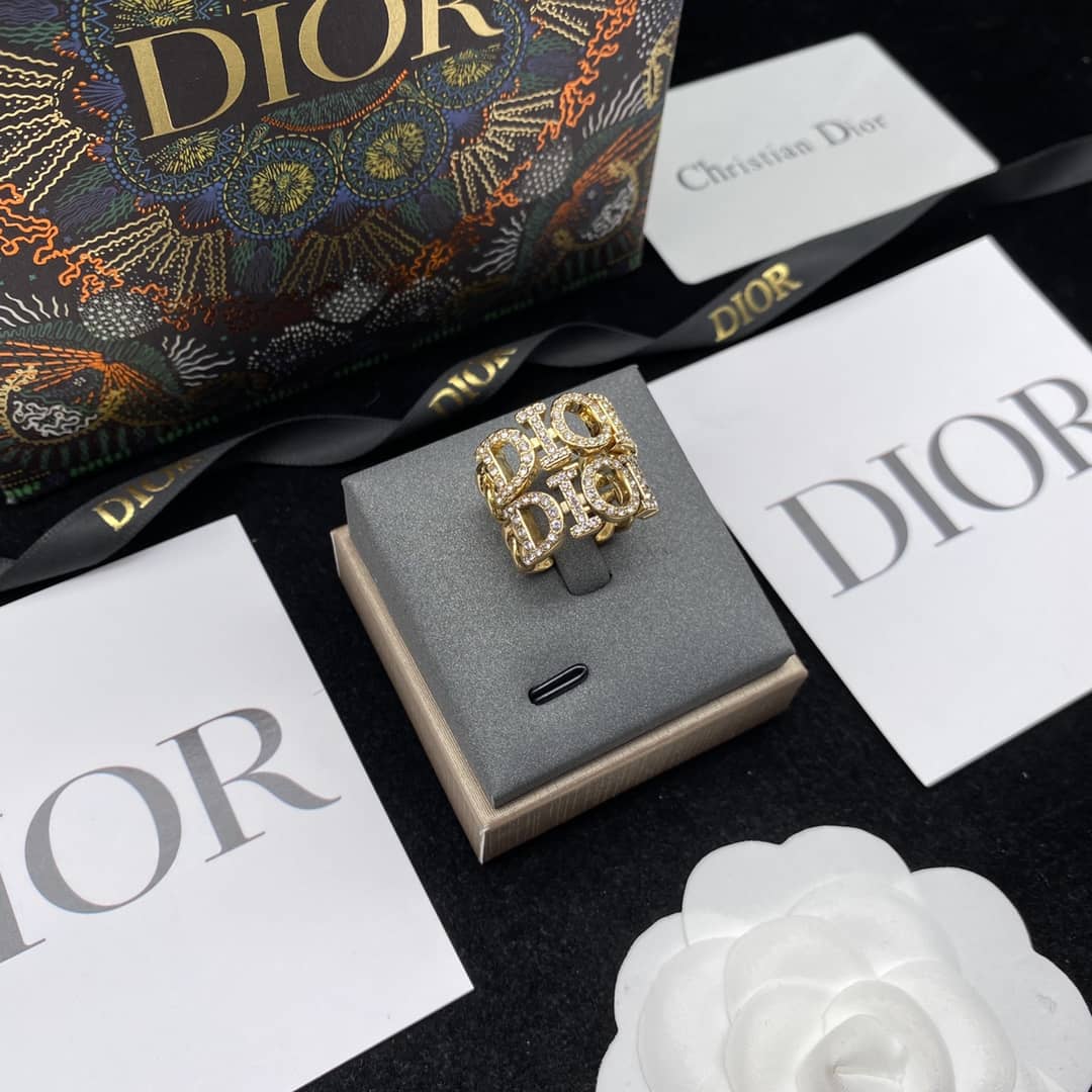 Top Quality Chr1st1an D10r Ring