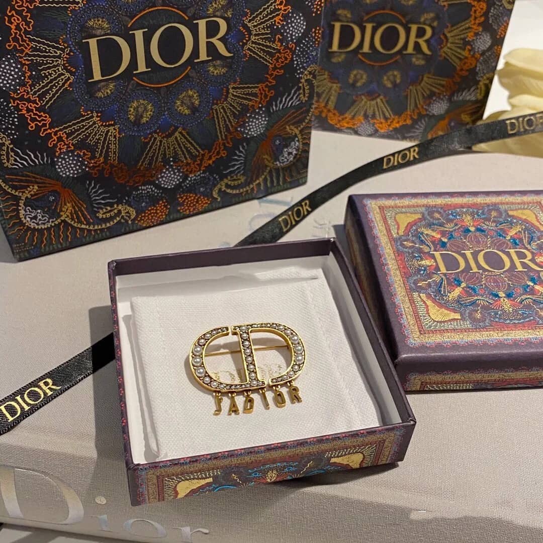 Best Chr1st1an D10r Classic Brooch