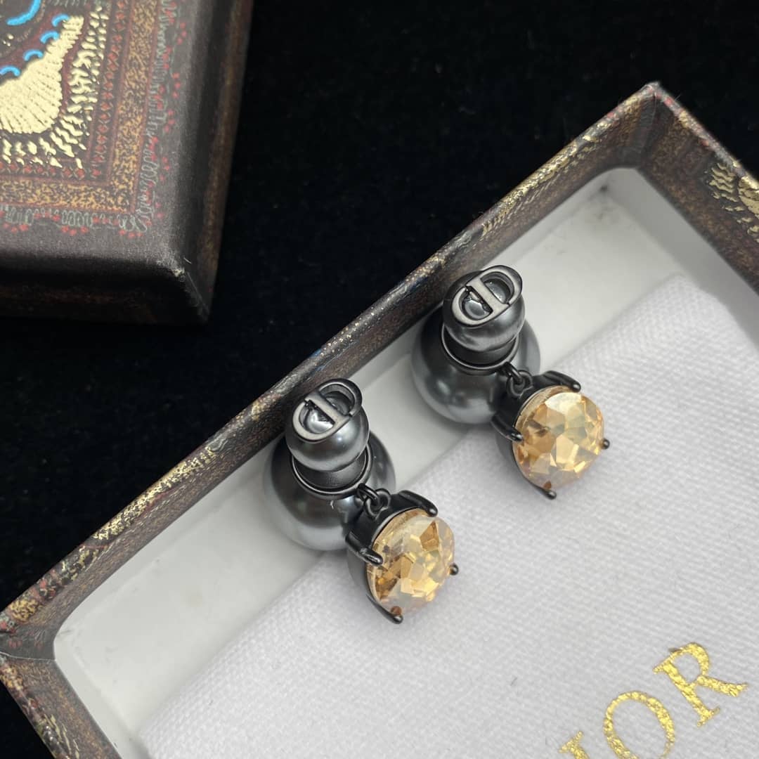 Best Chr1st1an D10r Classic Earring
