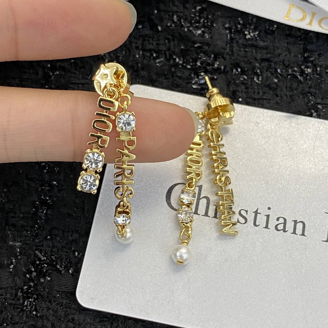 Best Chr1st1an D10r Classic Earring