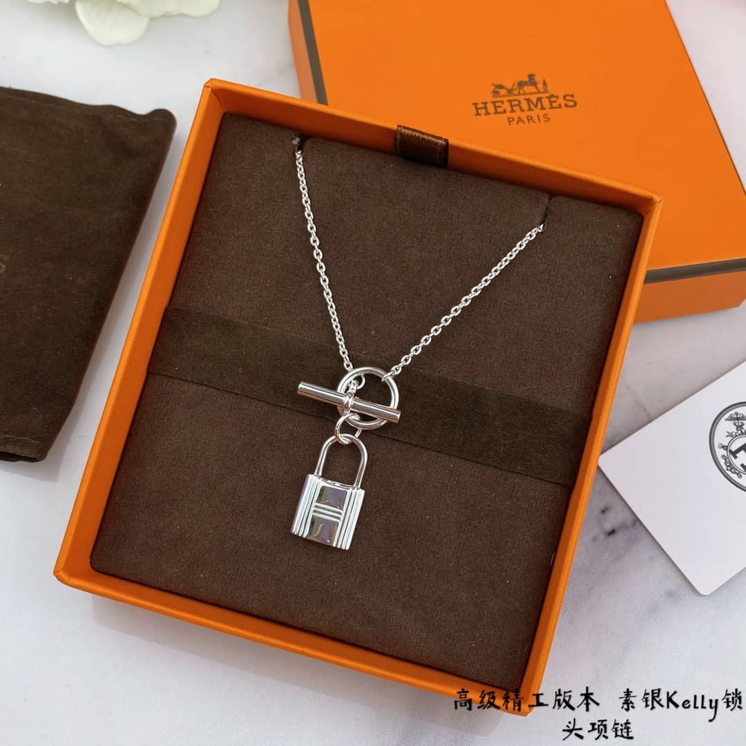 Fake H**me5 Logo Necklace