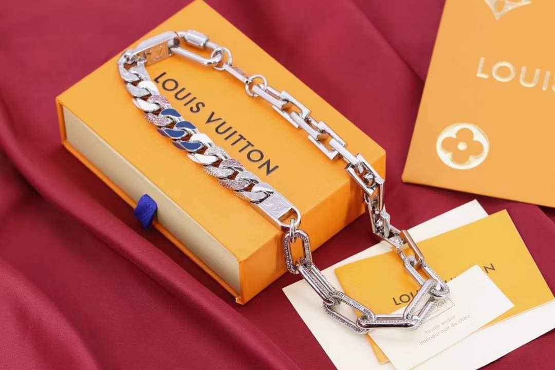 L0vis Vvtt0n Necklace First Copy