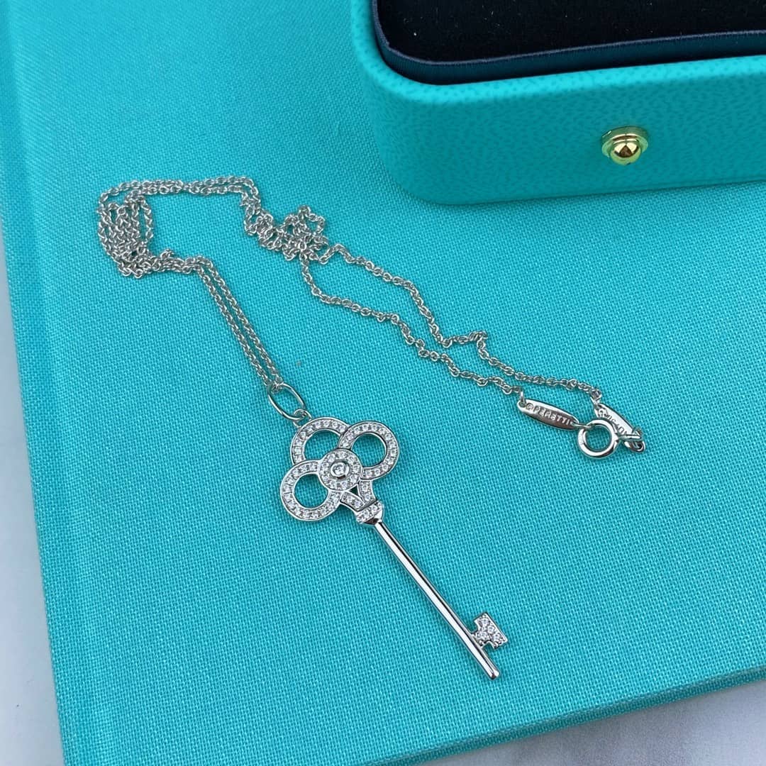 T*f*ny Necklace For Sale