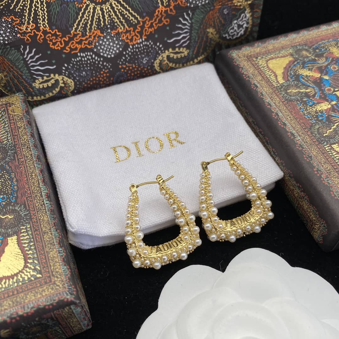 Best Chr1st1an D10r Classic Earring