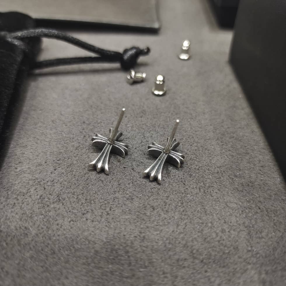 High Quality Ch*0me He**ts Earring