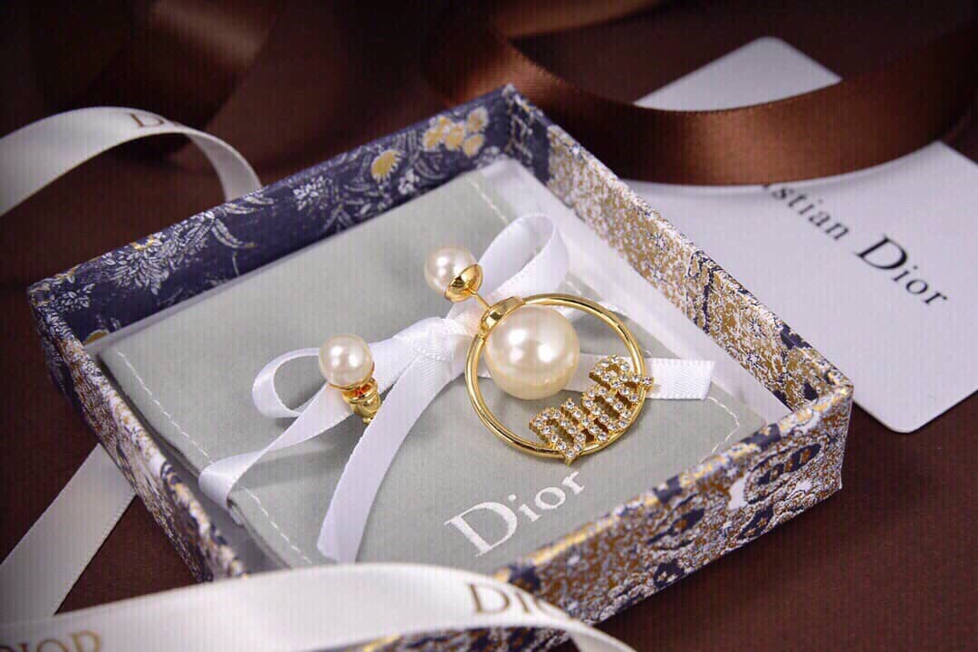 7 Star Chr1st1an D10r Earring