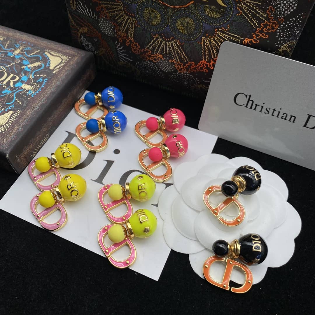 Best Chr1st1an D10r Classic Earring