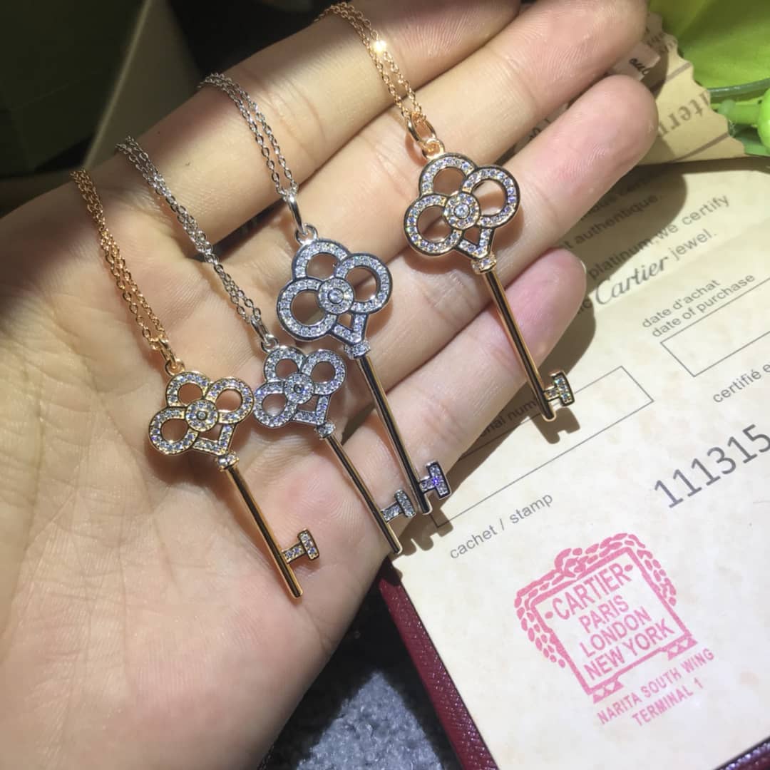 7 Star Ca*t1er Necklace