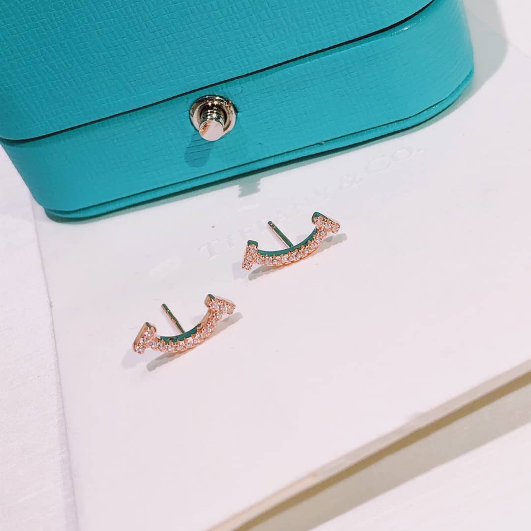Knockoff T*f*ny Logo Earring