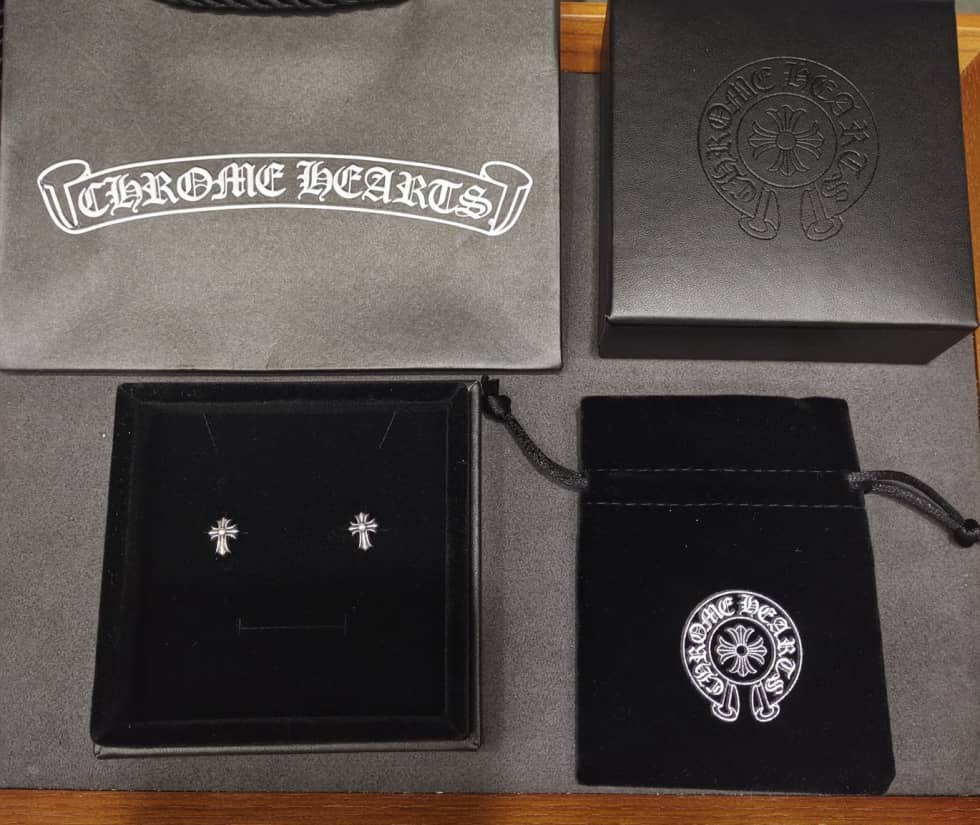 7 Star Ch*0me He**ts Earring