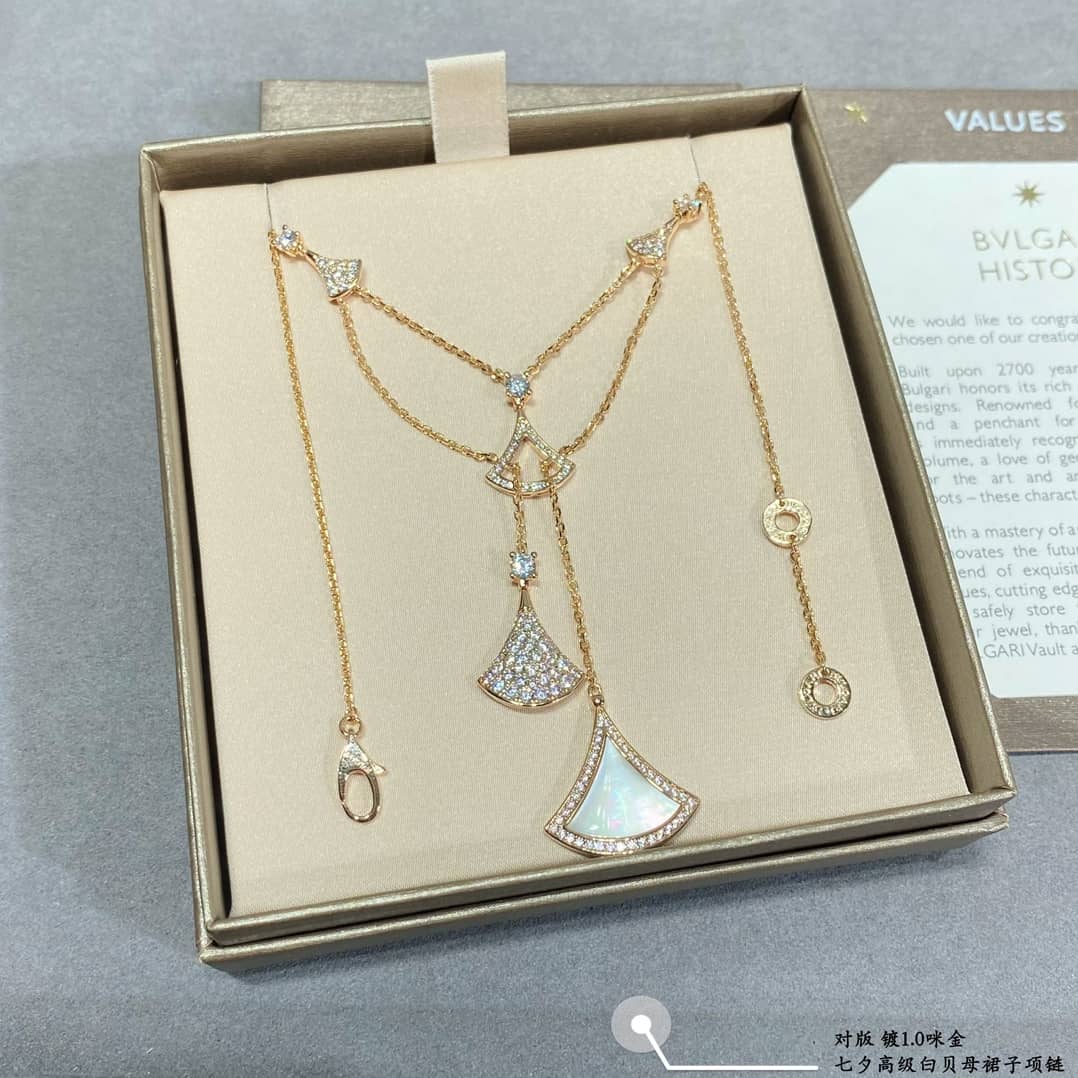 Fake Bv1g*ai Logo Necklace