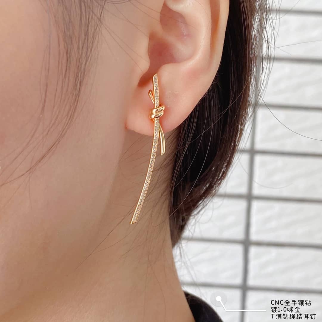 Designer T*f*ny Classic Earring