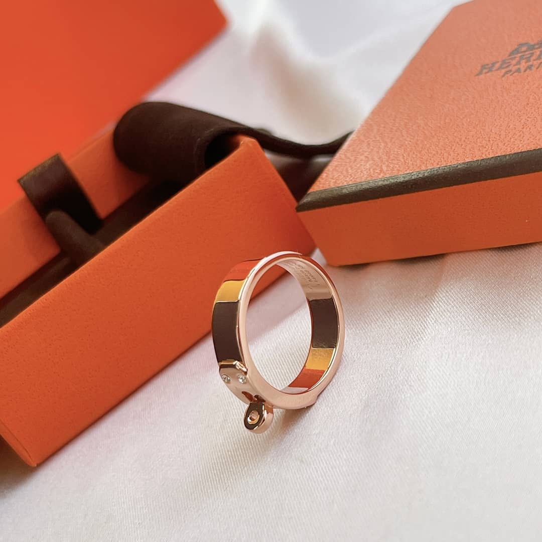 Designer H**me5 Classic Ring