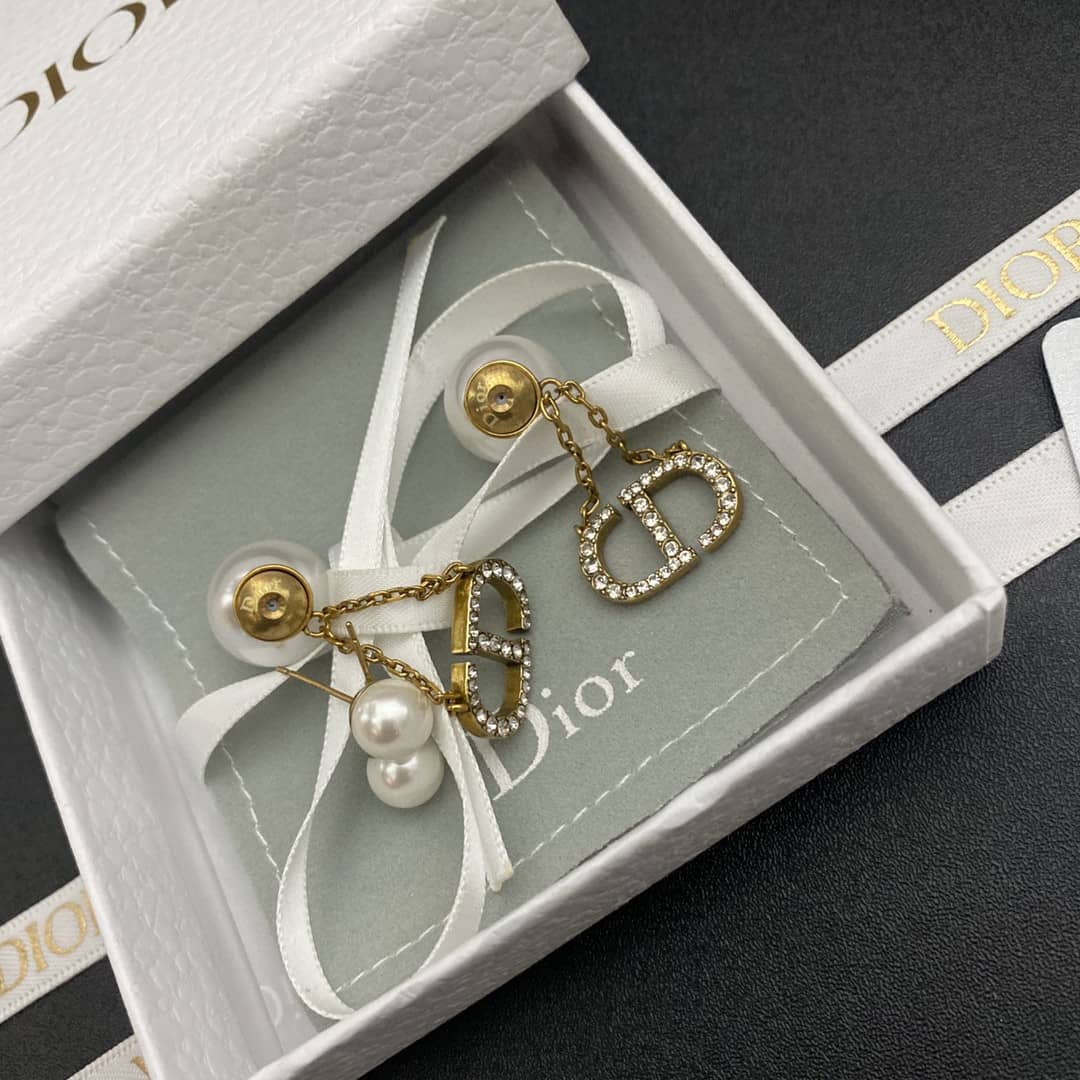 Best Chr1st1an D10r Classic Earring