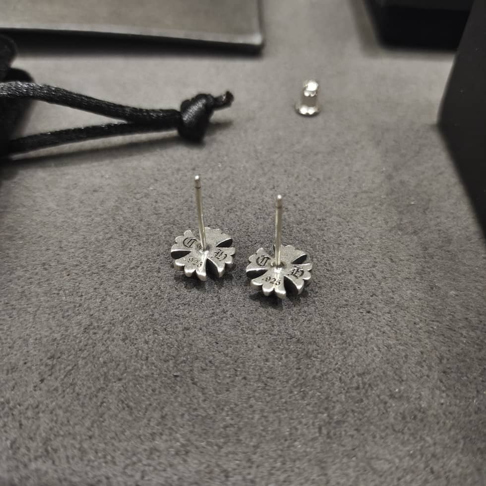 Knockoff Ch*0me He**ts Logo Earring