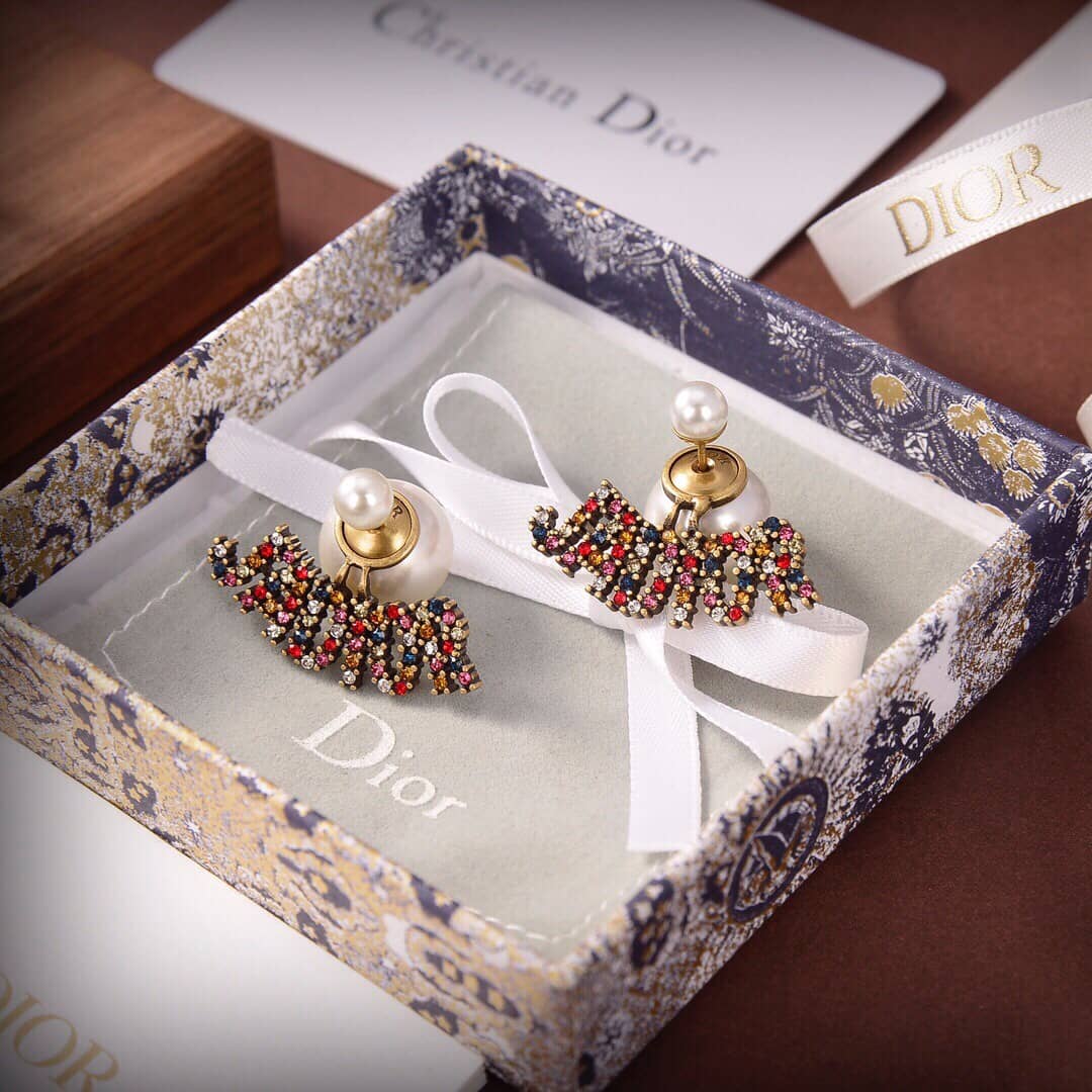 Best Chr1st1an D10r Classic Earring