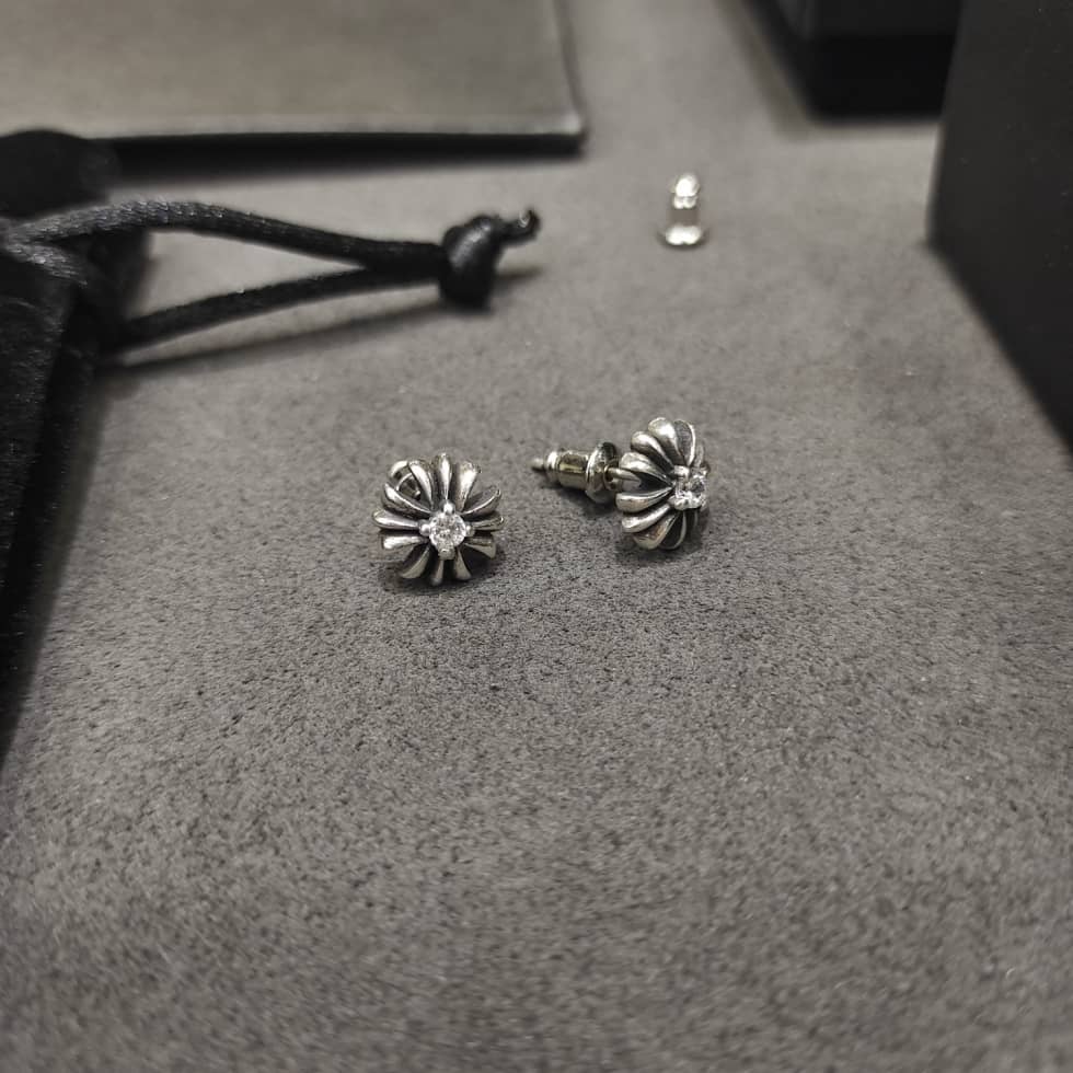 Knockoff Ch*0me He**ts Logo Earring