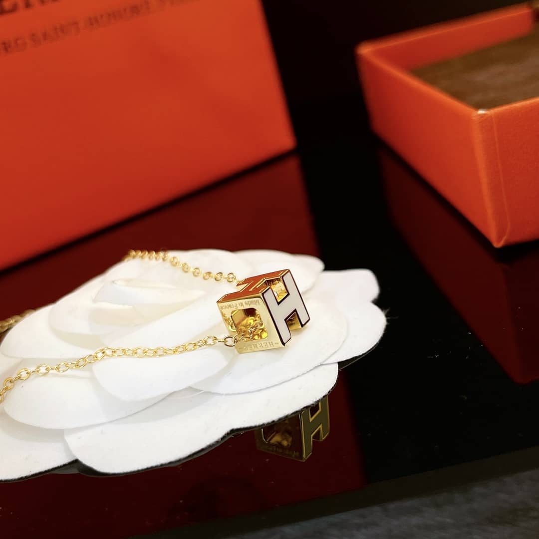 H**me5 Necklace Copy
