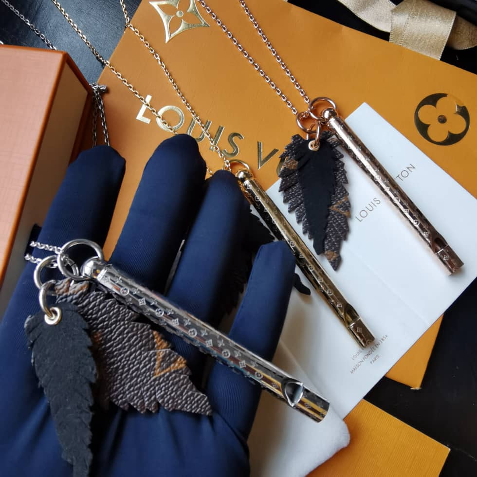 Fake L0vis Vvtt0n Logo Necklace