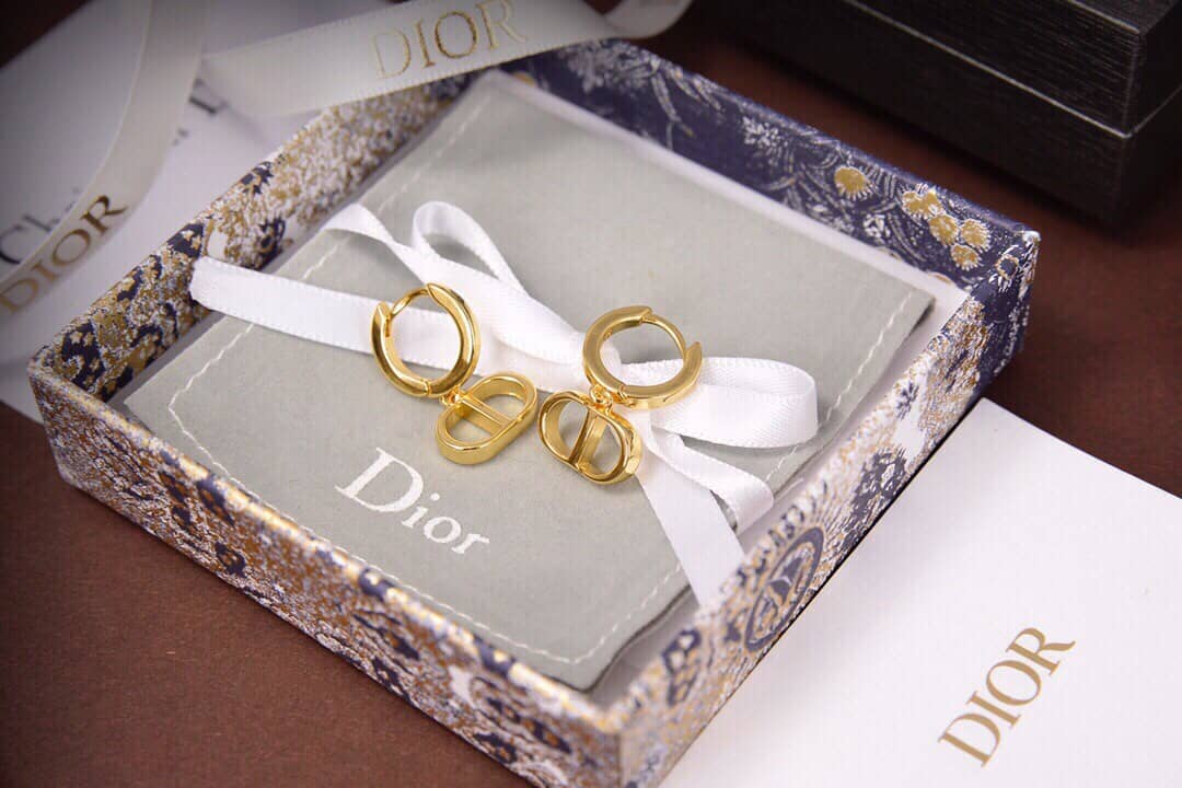 Best Chr1st1an D10r Classic Earring