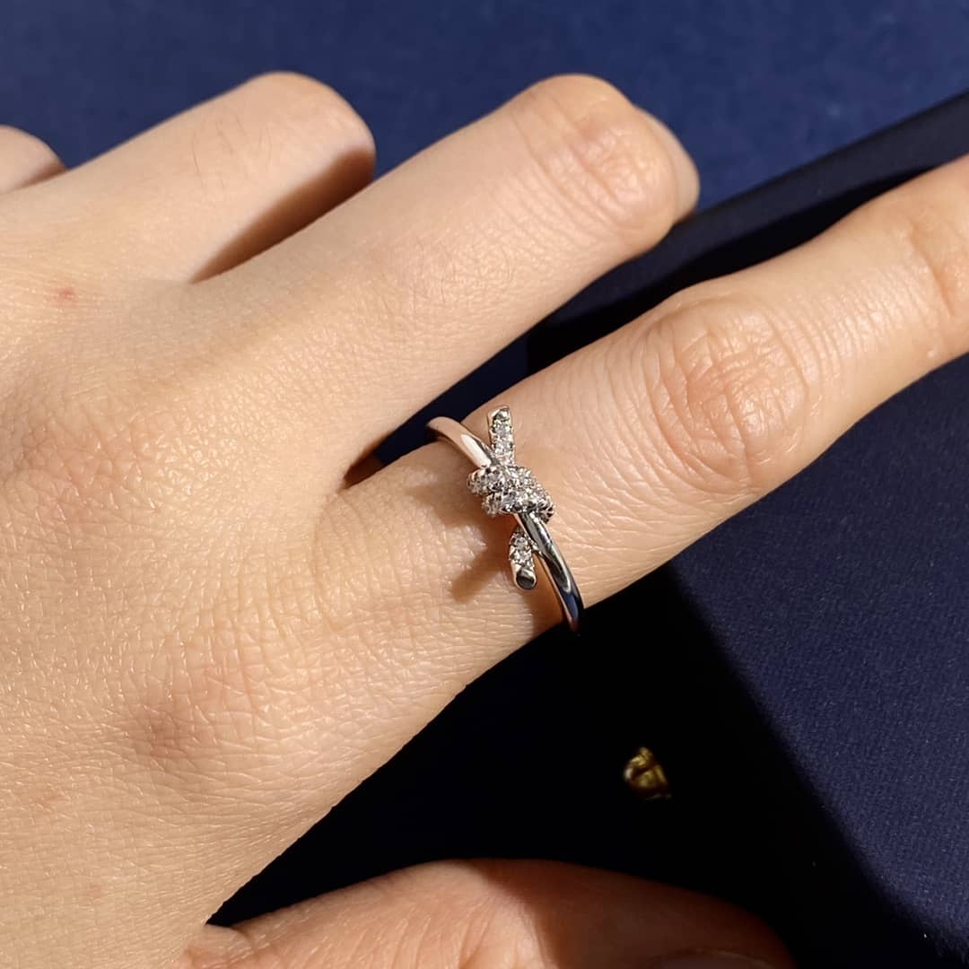 Luxury T*f*ny Classic AAA+ Ring