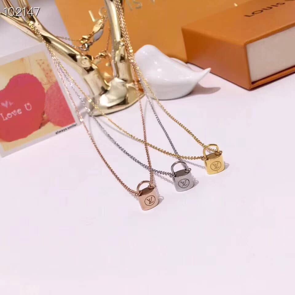 Wholesale L0vis Vvtt0n Logo Necklace