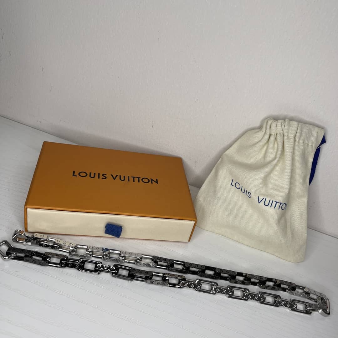7 Star L0vis Vvtt0n Necklace