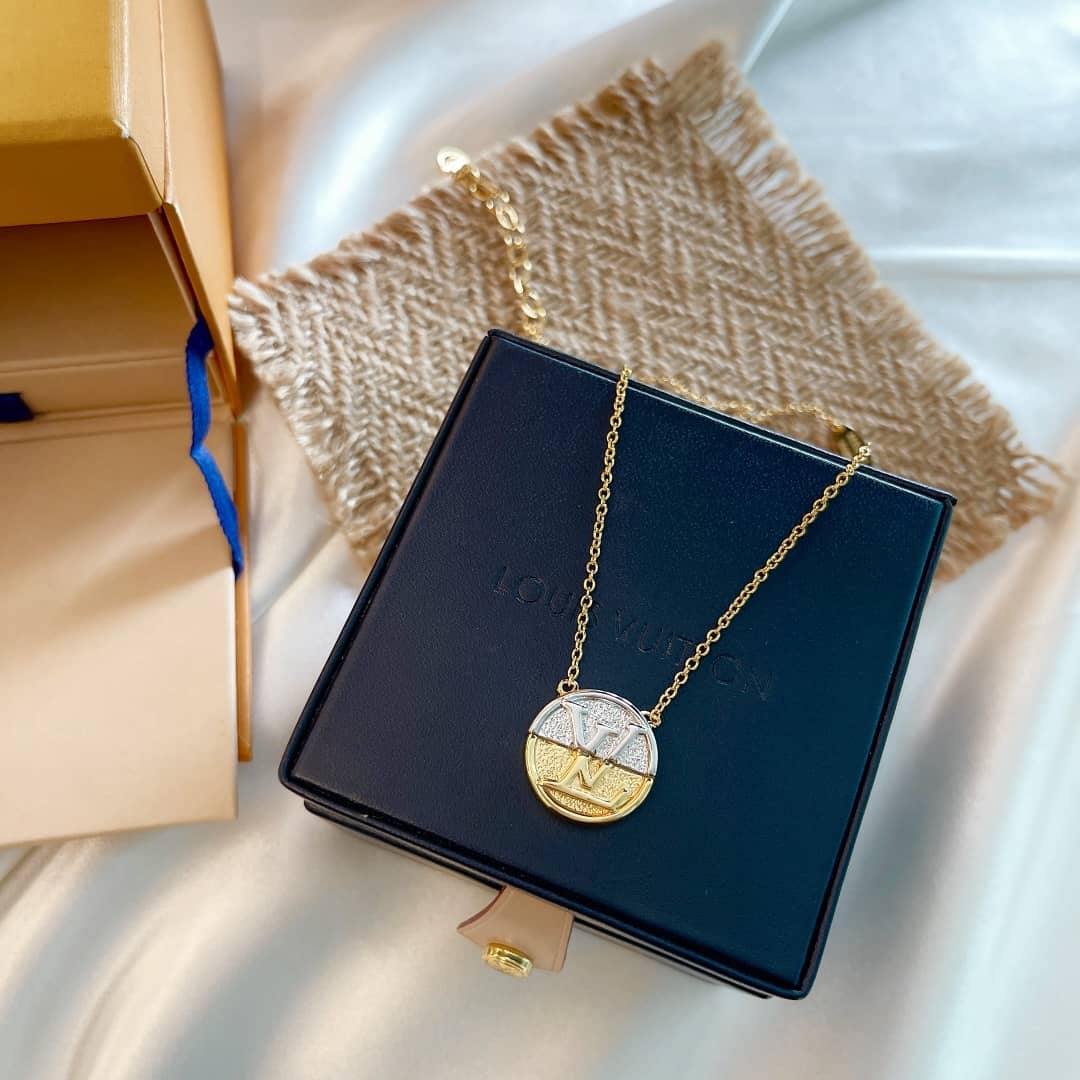 Wholesale L0vis Vvtt0n AAA+ Necklace