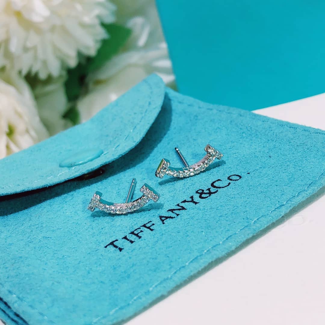 Knockoff T*f*ny Logo Earring