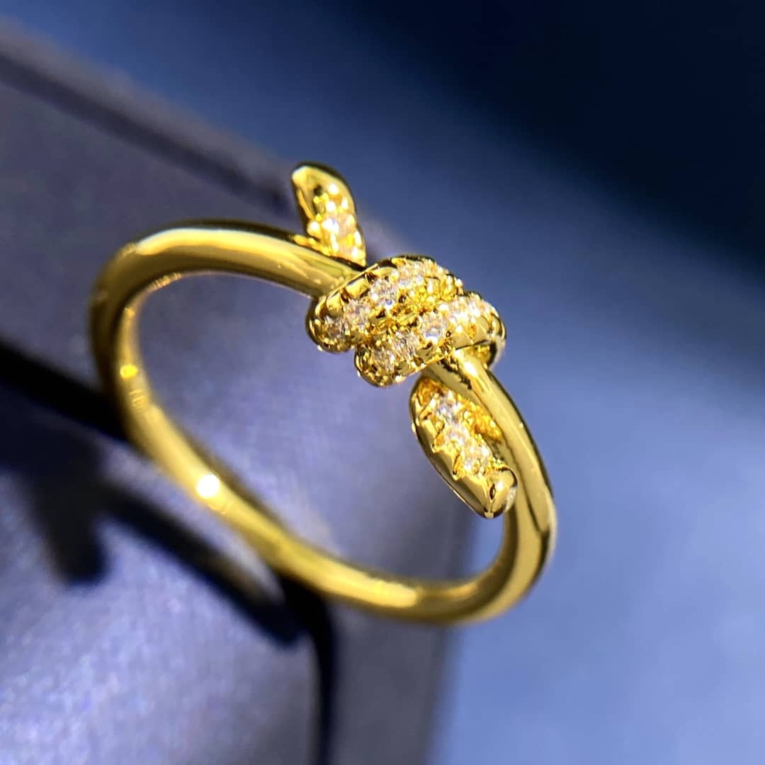 Luxury T*f*ny Classic AAA+ Ring