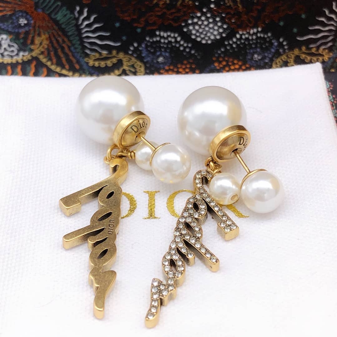 Best Chr1st1an D10r Classic Earring
