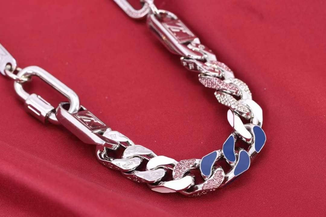 L0vis Vvtt0n Necklace First Copy
