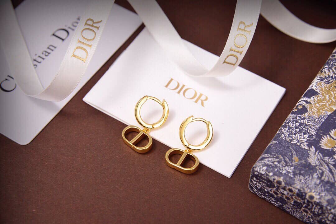 Best Chr1st1an D10r Classic Earring