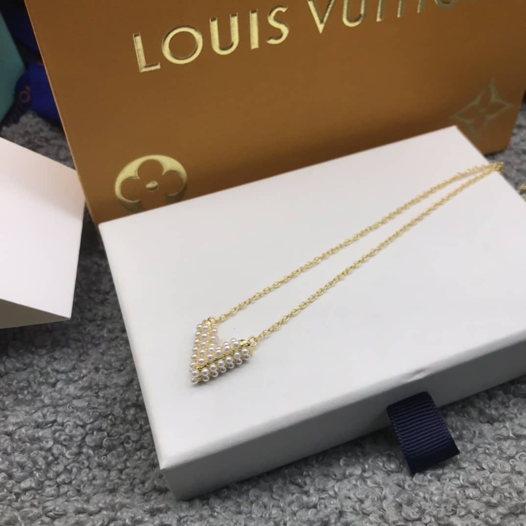 Wholesale L0vis Vvtt0n AAA+ Necklace